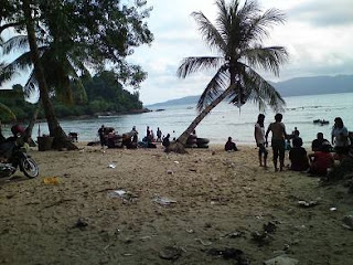 Pantai Pasir Putih Karanggongso