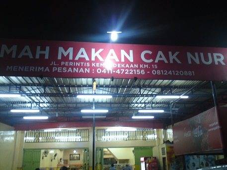 Mampir di rumah makan Cak Nur Makassar