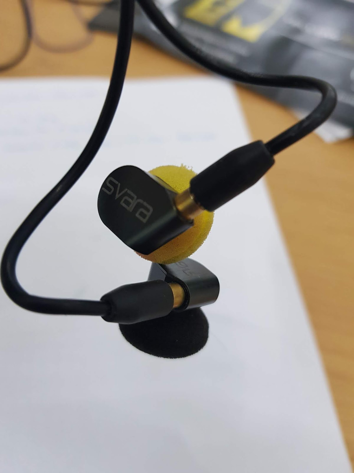 Review earbud Svara L Flat